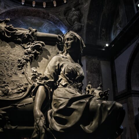 Wien - Kapuzinergruft - Genienfigur am Doppelsarkophag