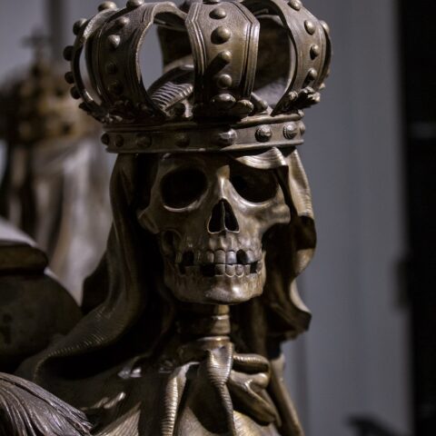 Wien - Kapuzinergruft - Totenkopf mit Reichskrone an Karls Sarkophag